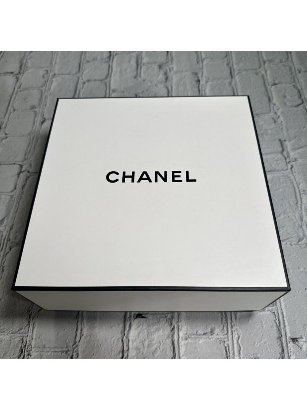 CHANEL Large Gift Box Authentic Black & White (9" x 9" x 4")